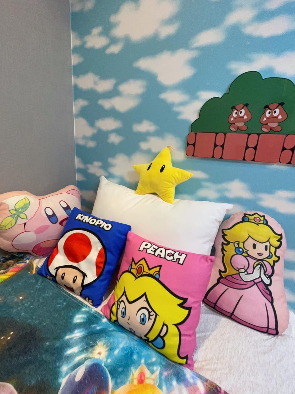 SMILE HOUSE close to USJ Mario Kidsroom high class kitchen bath easy to Kobe Nara 10mins to downtown by train up to 6ppl House in Osaka