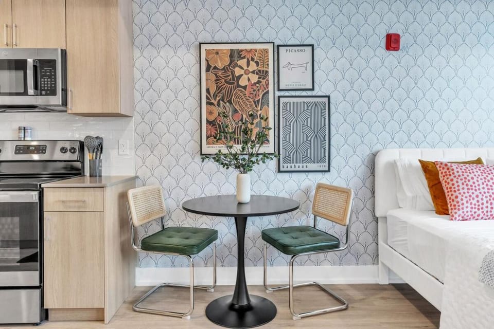 Floor To Ceiling Windows- Bridge Views - Studio Apartment in Philadelphia