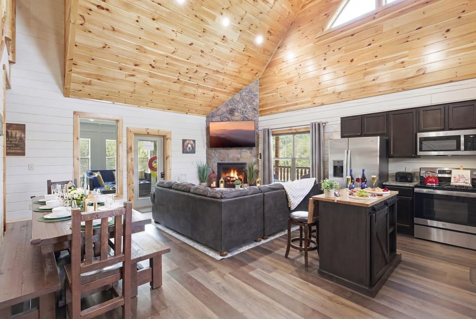 Living room, Dining area, fireplace