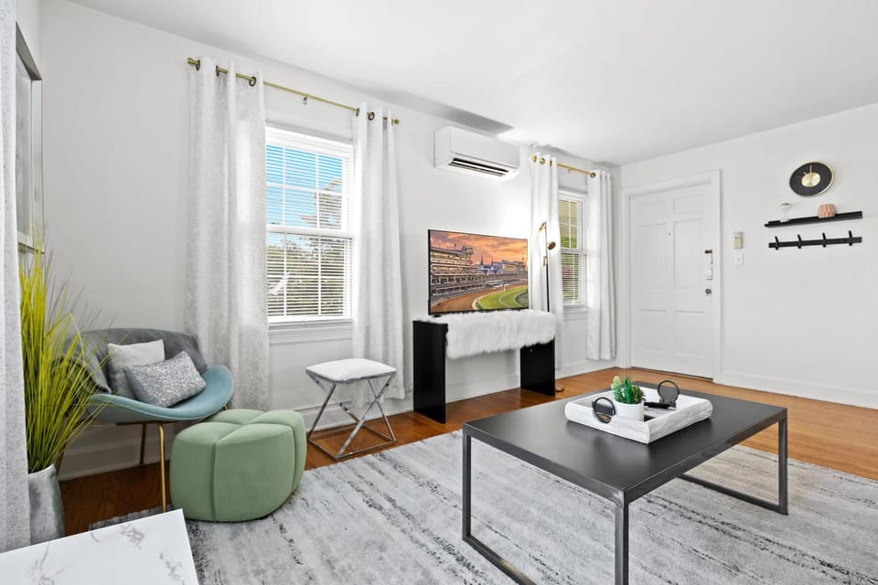 6 Spacious Units Close to Downtown & Expo Center Apartment in Jefferson County