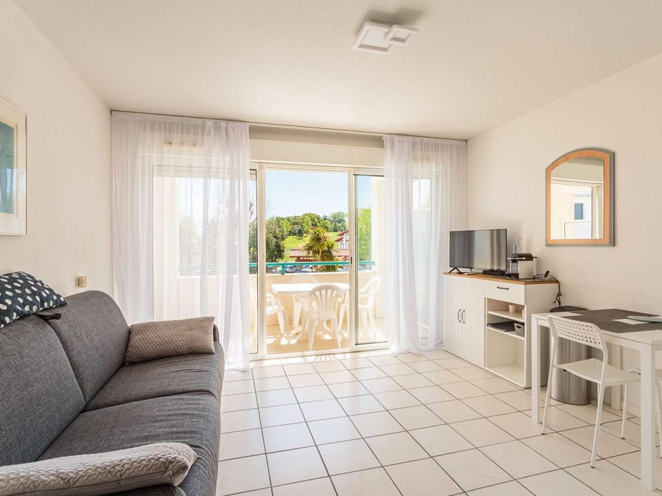 Studio face au golf avec terrasse et parking - FR-1-4-702 Apartment in Ciboure