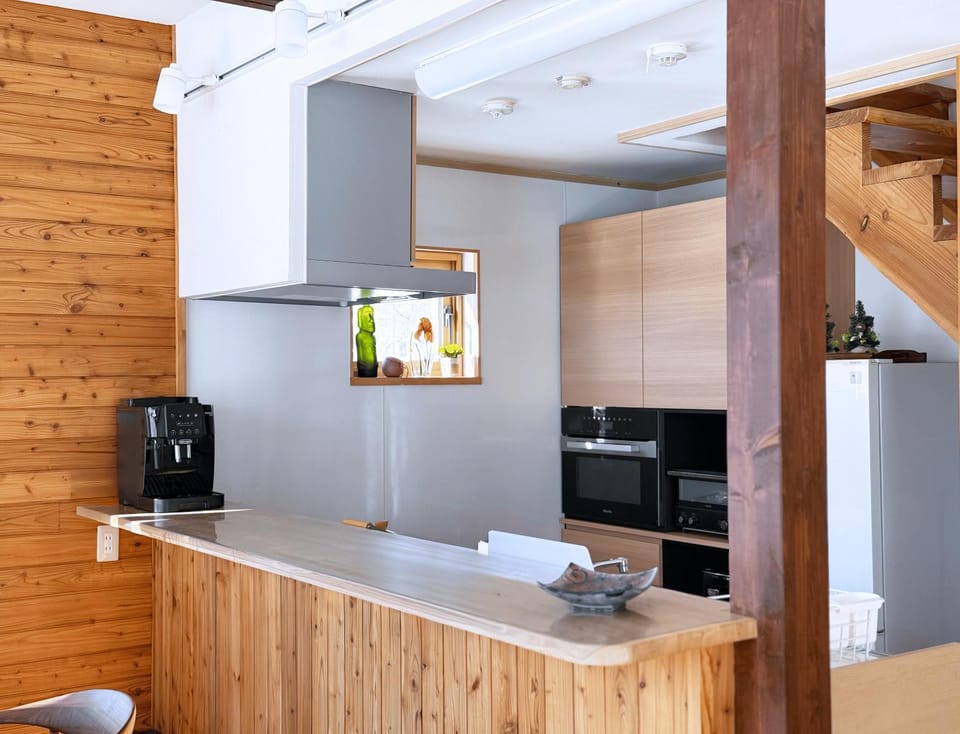 Coffee/tea facilities, Kitchen or kitchenette, Kitchen or kitchenette, oven