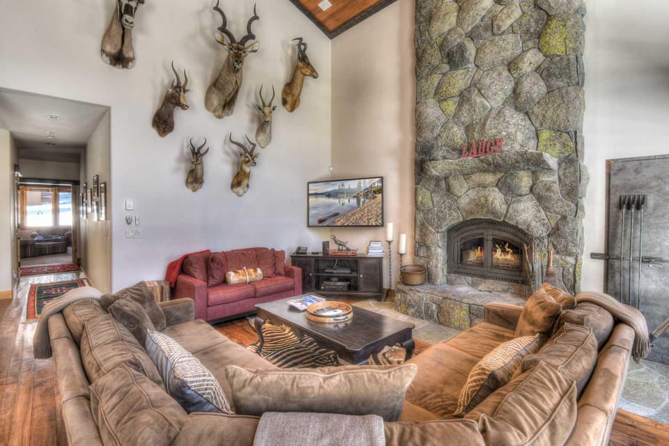 Ridge Court Barrel - Relax in Private Hot Tub House in Palisades Tahoe (Olympic Valley)