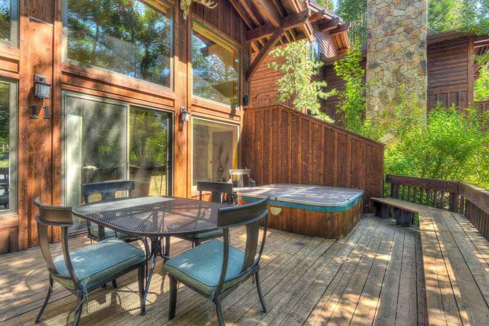 Ridge Court Barrel - Relax in Private Hot Tub House in Palisades Tahoe (Olympic Valley)