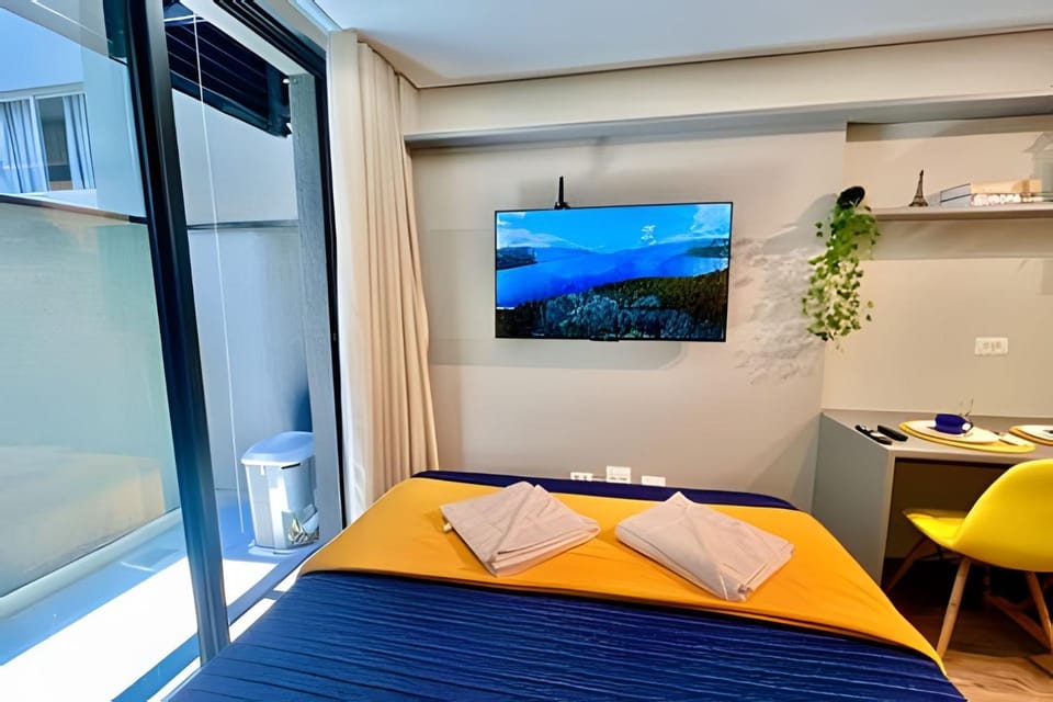 Moderno Studio C/AR, TV SmaRt & Garagem Apartment in Curitiba