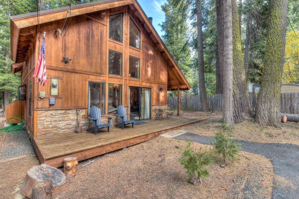 Relax at Rustic Tahoe Charm - Minutes to Lake House in Lake Tahoe