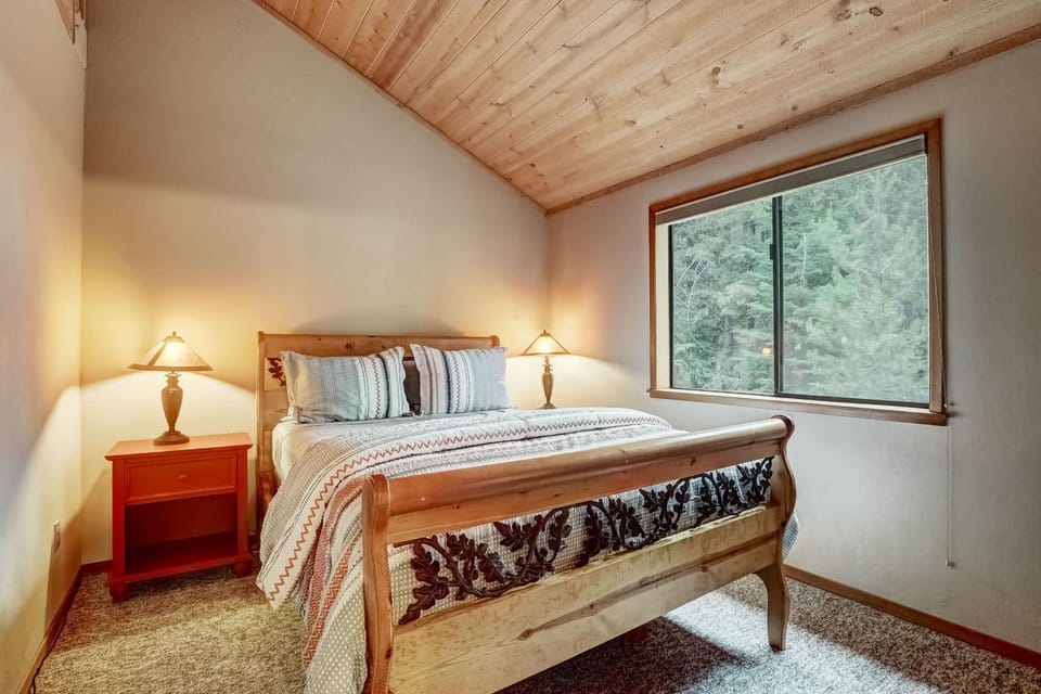 Serenity at Tahoe Donner with Large Balcony House in Truckee