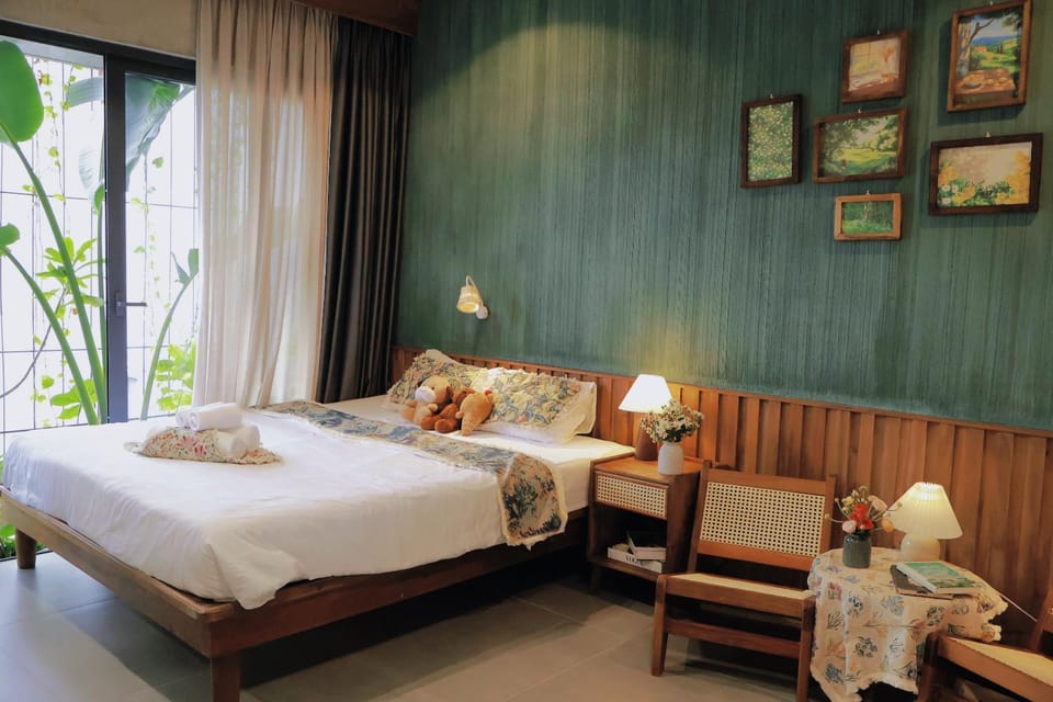 Photo of the whole room, Bedroom