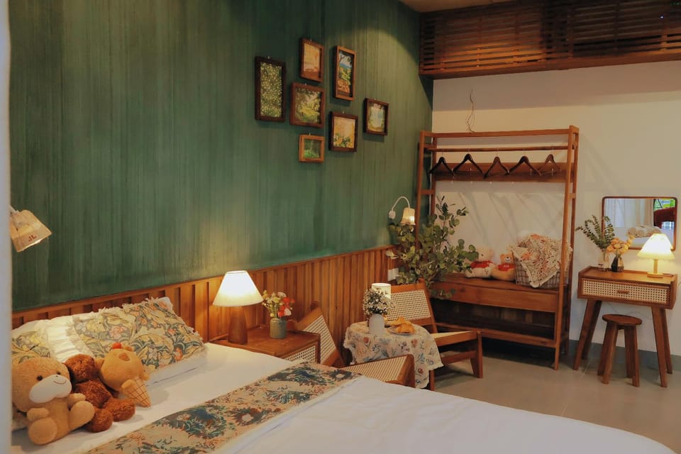 Photo of the whole room, Bedroom