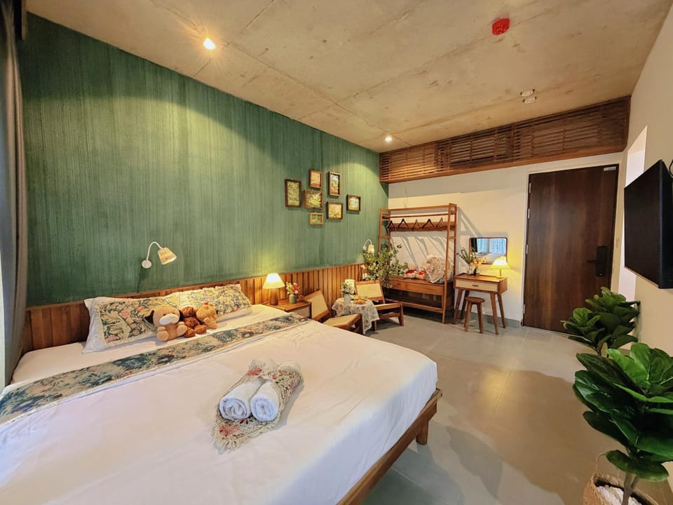 Photo of the whole room, Bedroom
