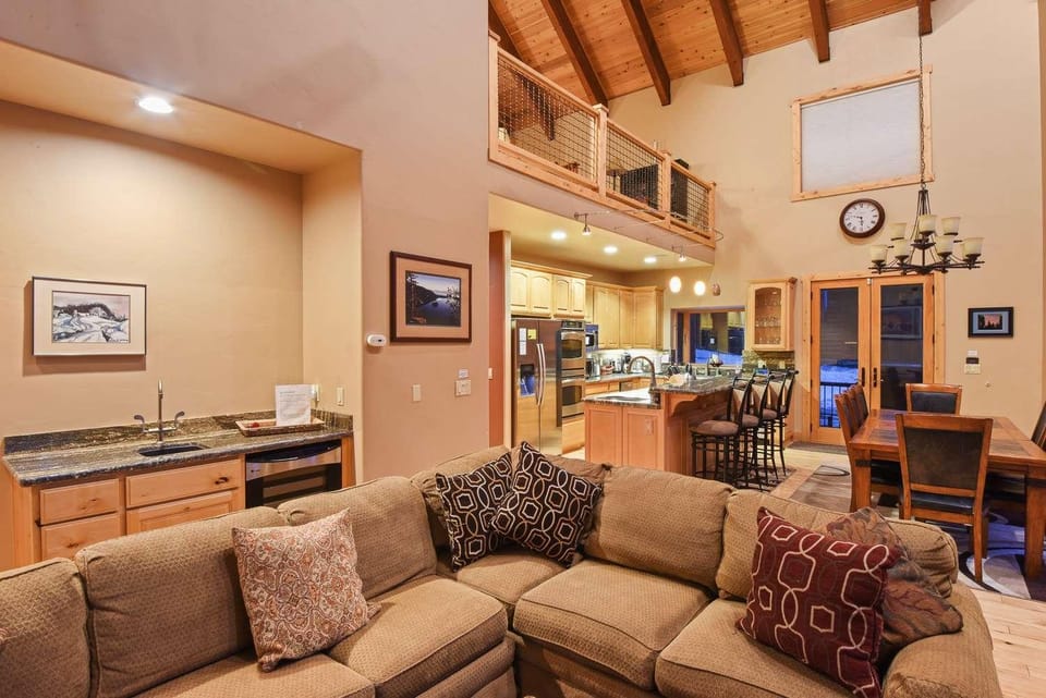 Skislope Sanctuary - Close to Outdoor Activities House in Truckee