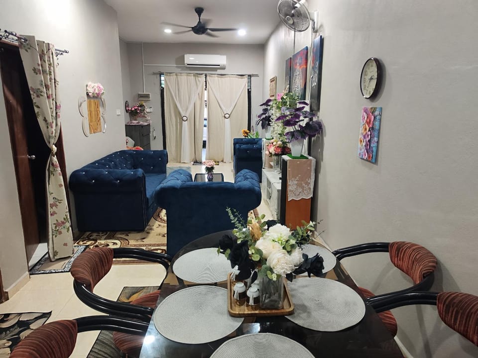 Living room, Seating area, Dining area, air conditioner