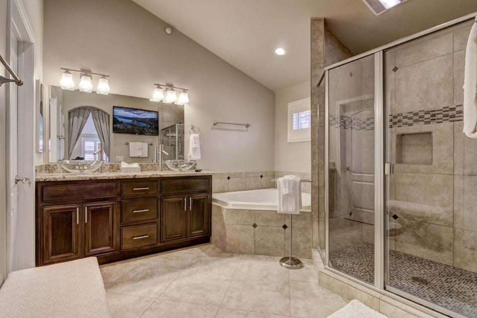 Tahoe Woods Heavenly - Walk to beach & Gondola to Heavenly Ski House in South Lake Tahoe