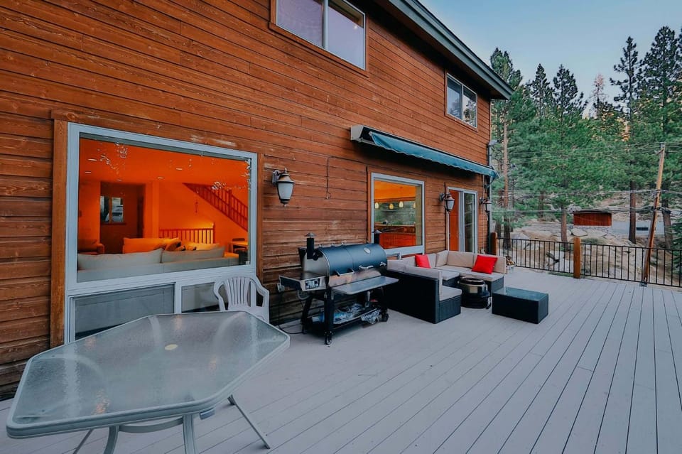 The Elevator House - Sleeps 10 House in Round Hill Village