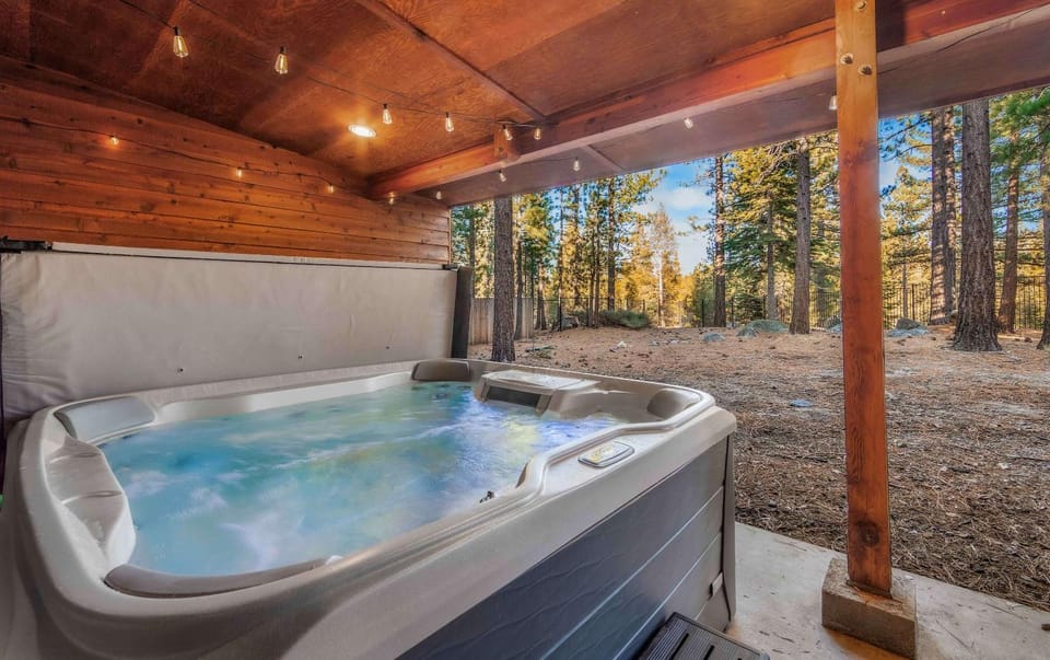 The Lodge on Oaxaco - Epic Man Cave with Billiard Room House in Sierra Nevada