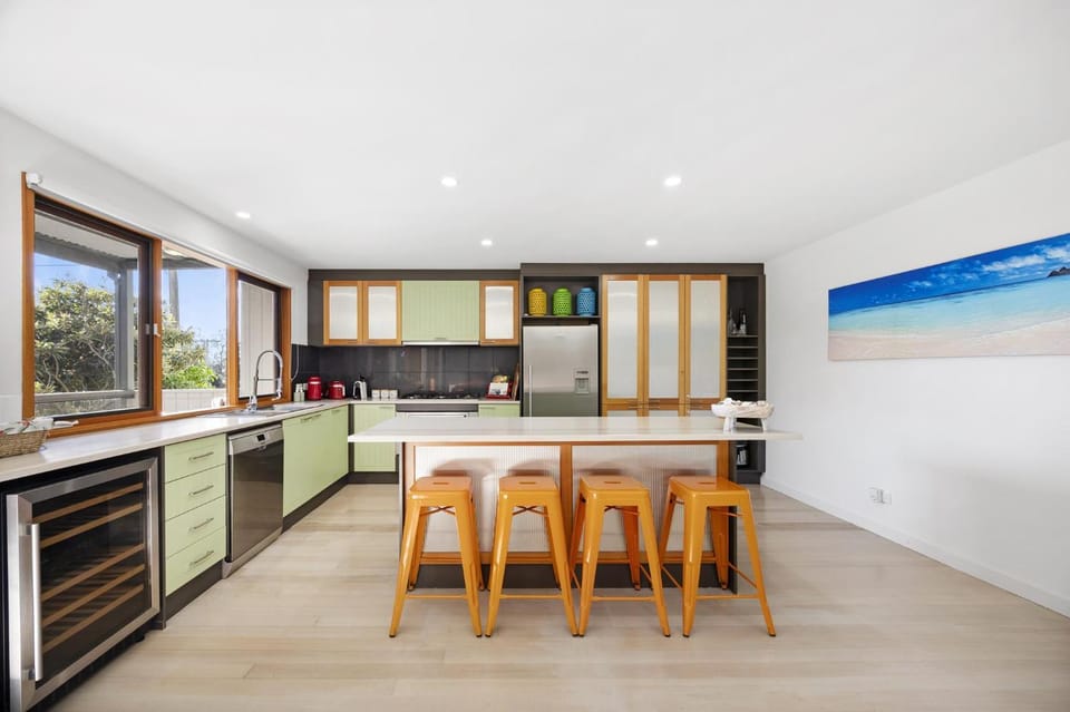 Lookout and Sea - Beachfront Bliss in McCrae House in Melbourne