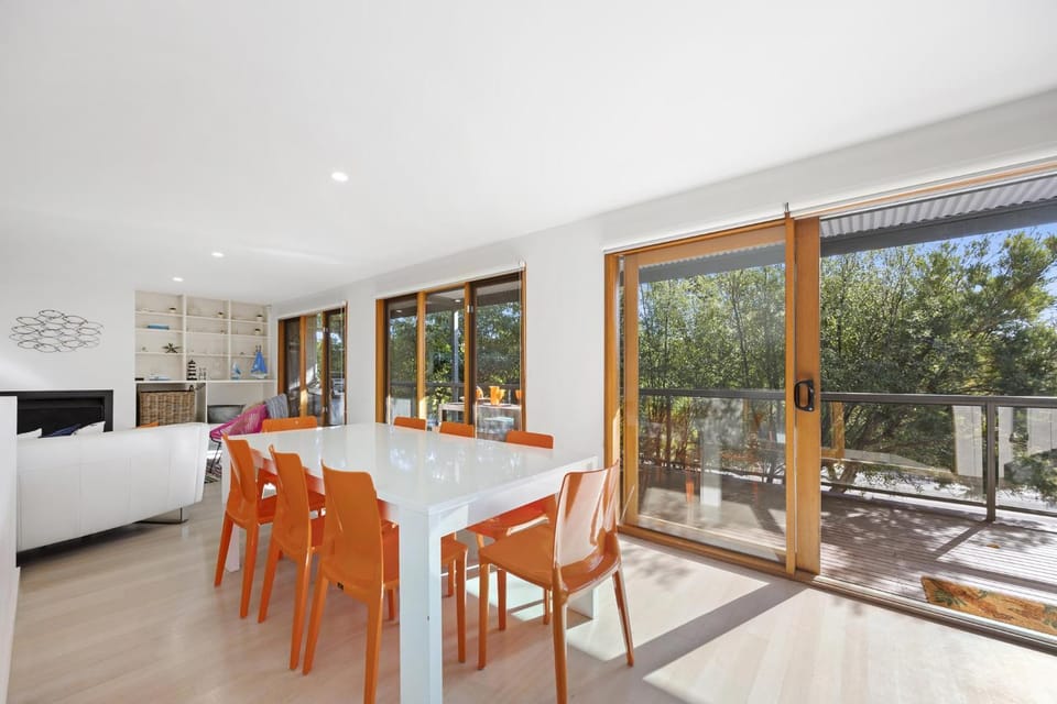 Lookout and Sea - Beachfront Bliss in McCrae House in Melbourne