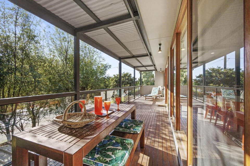 Lookout and Sea - Beachfront Bliss in McCrae House in Melbourne
