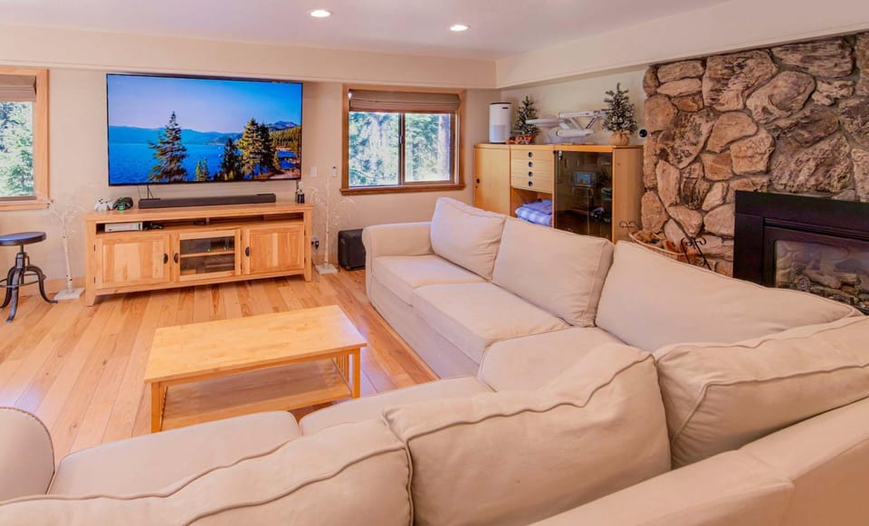 The Meadows - Ski Lease - Extended 30 Plus Days House in South Lake Tahoe
