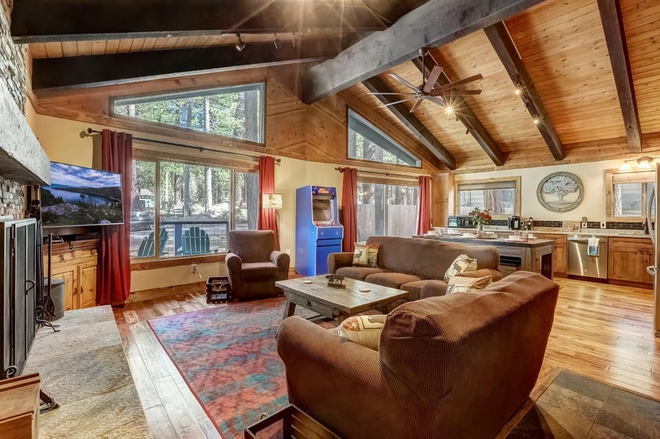 Willow's Hideaway - Pet Friendly Cozy Cabin Cabin in Sierra Nevada