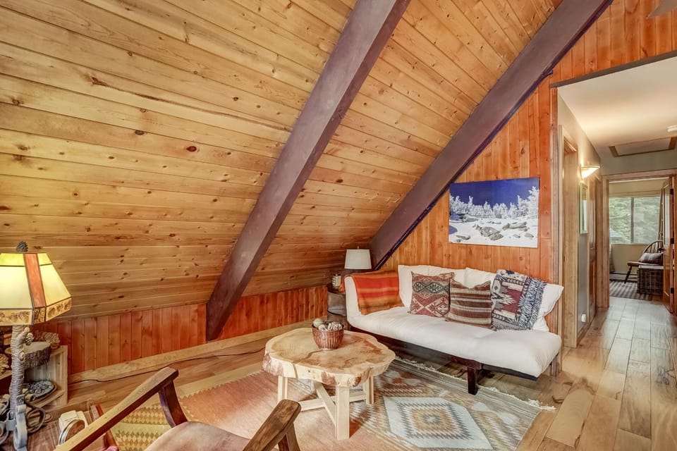 Woodland Escape - Cute Little Cabin in the Woods Cabin in Sierra Nevada