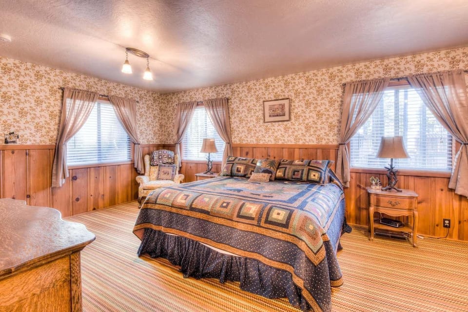 Zephyr Cove Cabin - Walk to Lake & Beach Cabin in Zephyr Cove