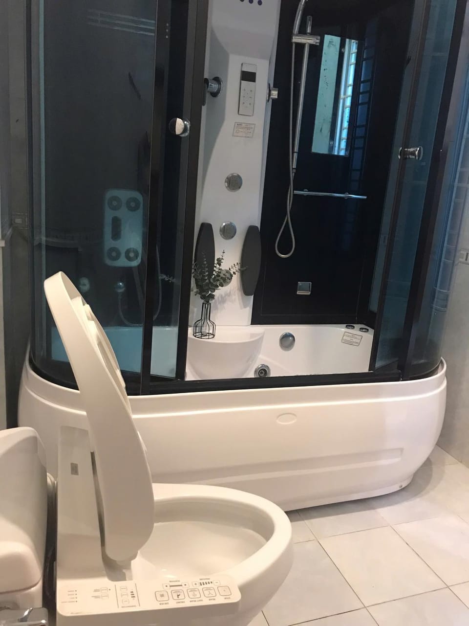 Shower, Toilet