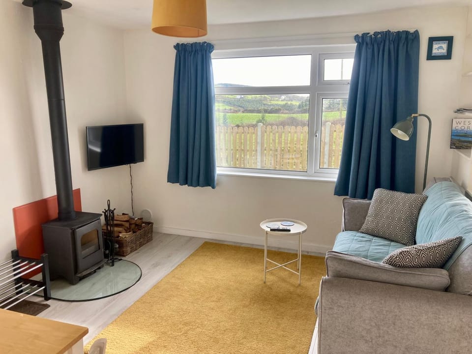 Natural landscape, TV and multimedia, View (from property/room), Living room, Seating area, fireplace