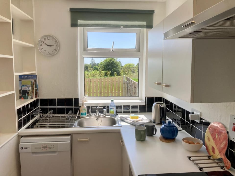 Coffee/tea facilities, View (from property/room), Kitchen or kitchenette, Garden view, dishwasher, stove, toaster