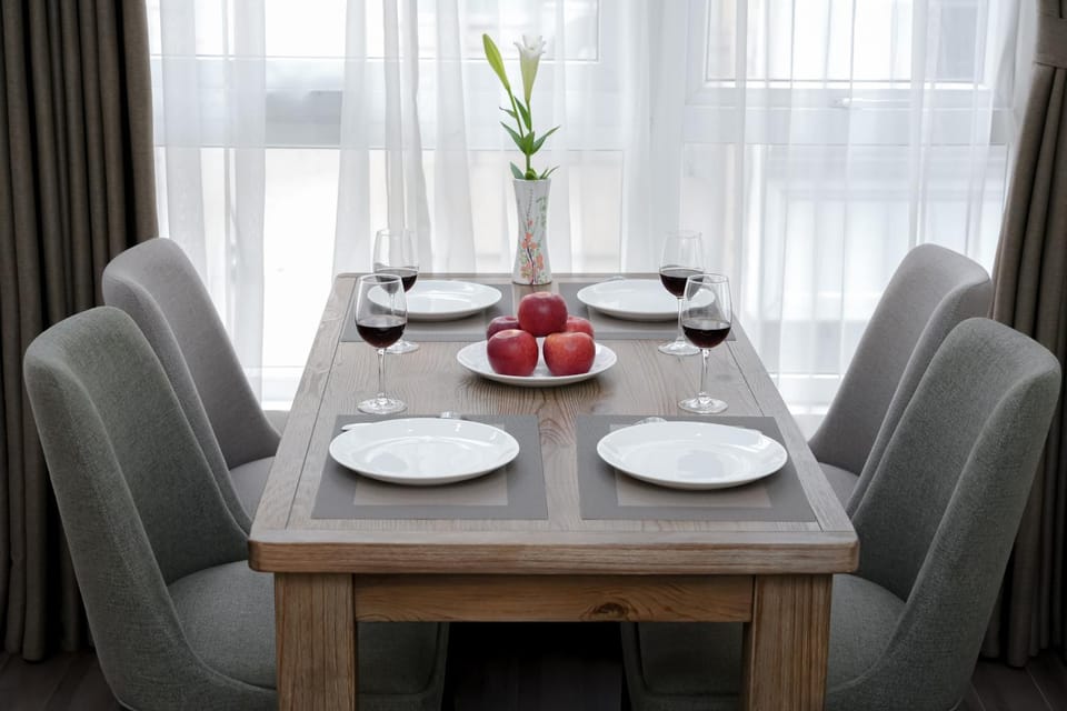 Seating area, Dining area
