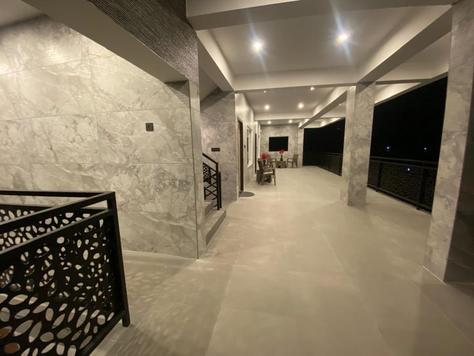 RR Holiday Grand Bed and Breakfast in Kodaikanal