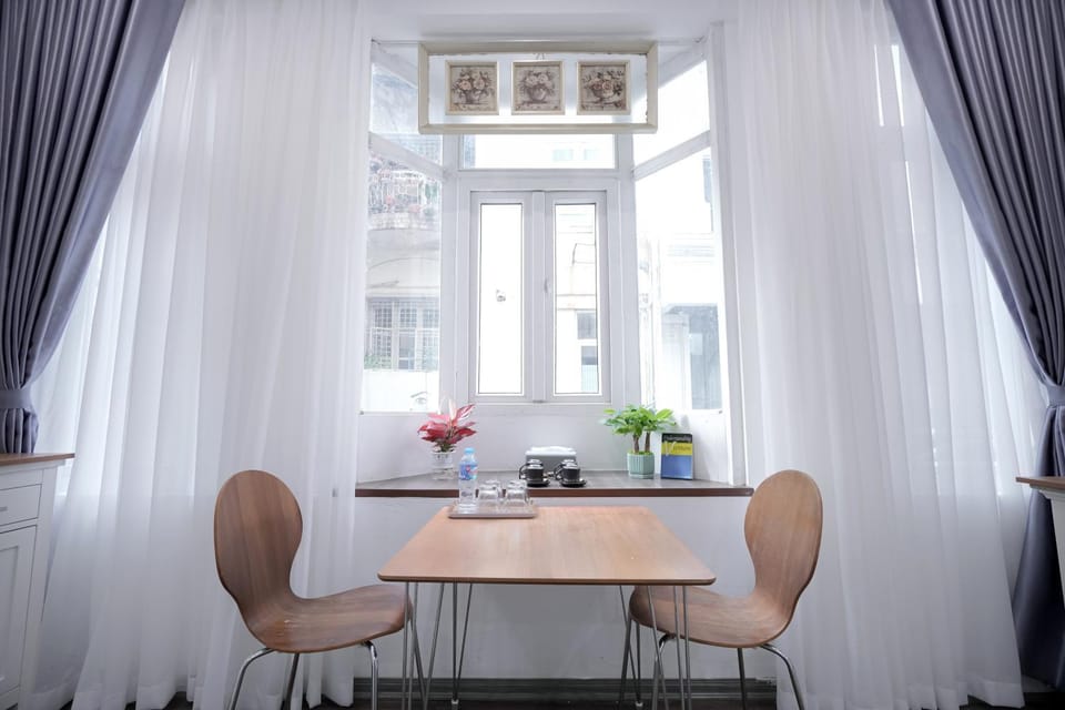 Seating area, Dining area, Area and facilities