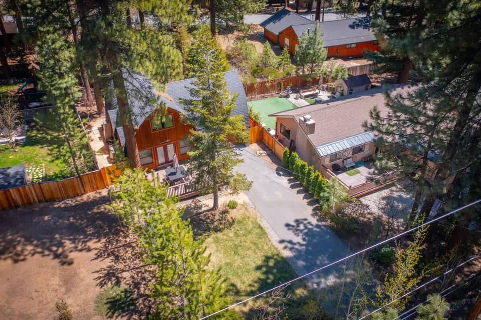 Canoe Cabin I Sleeps 8 I Hot Tub I Pet Friendly Cabin in Incline Village