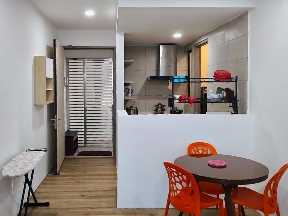 Kitchen or kitchenette, Seating area, Dining area