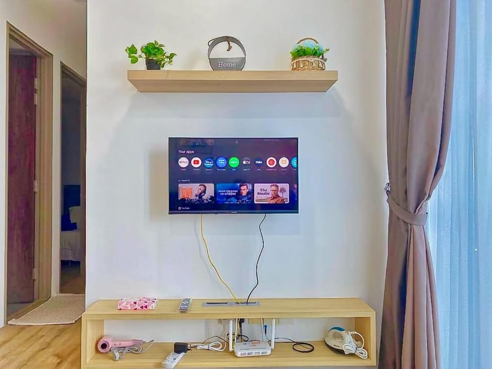 Communal lounge/ TV room, TV and multimedia