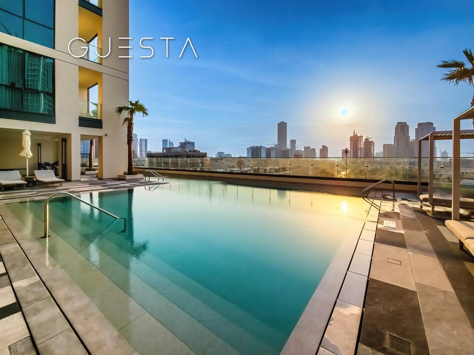 Property building, Day, Swimming pool, sunbed