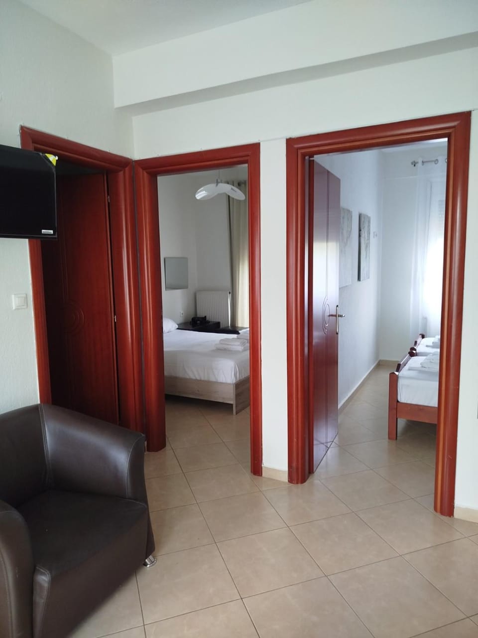 TV and multimedia, Living room, Seating area, Bedroom