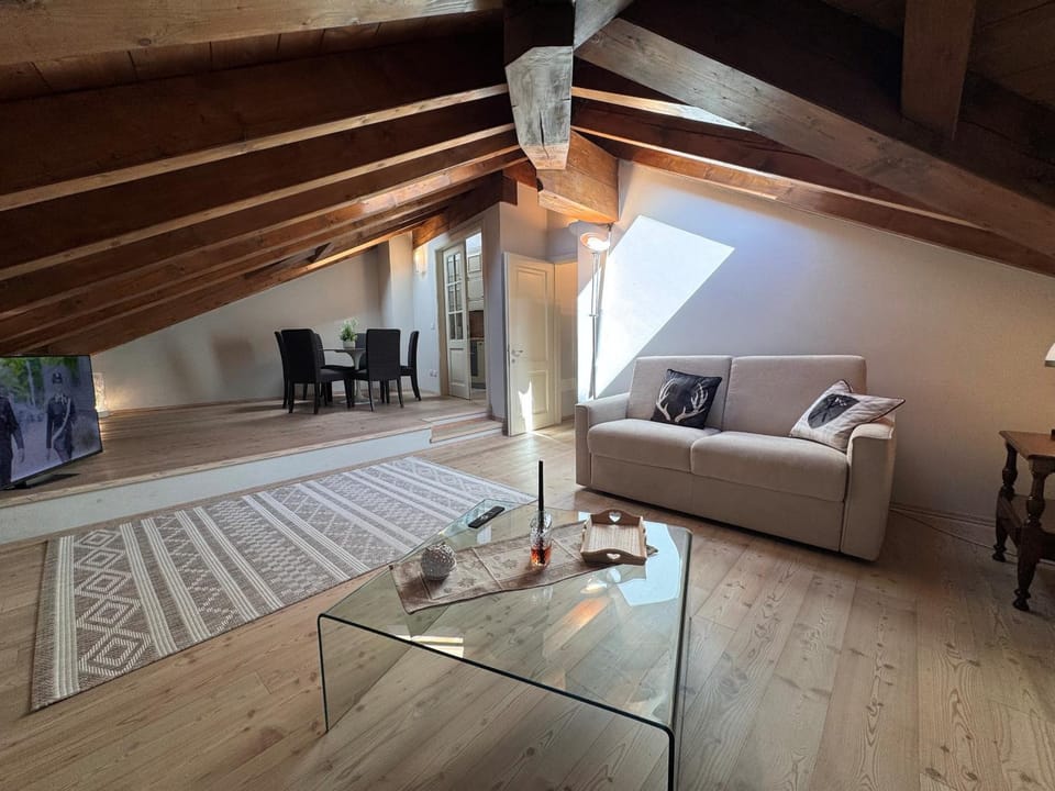 Communal lounge/ TV room, Living room