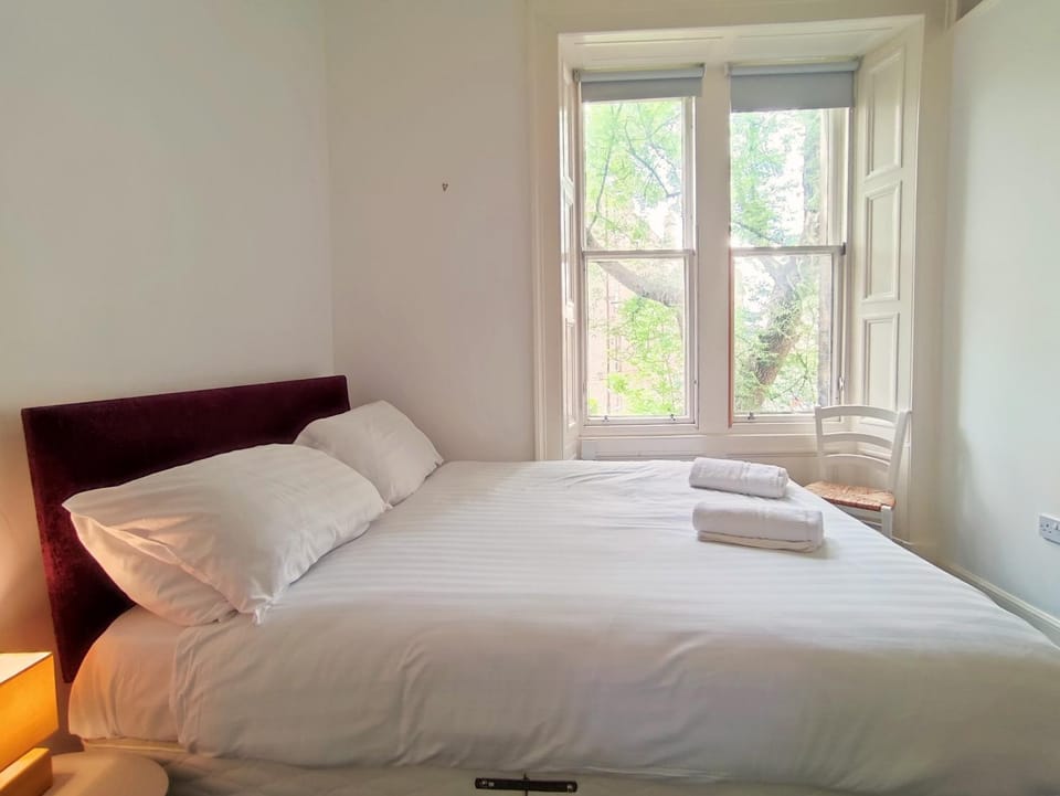 Magic of Meadows 4 Bedroom Flat Apartment in Edinburgh