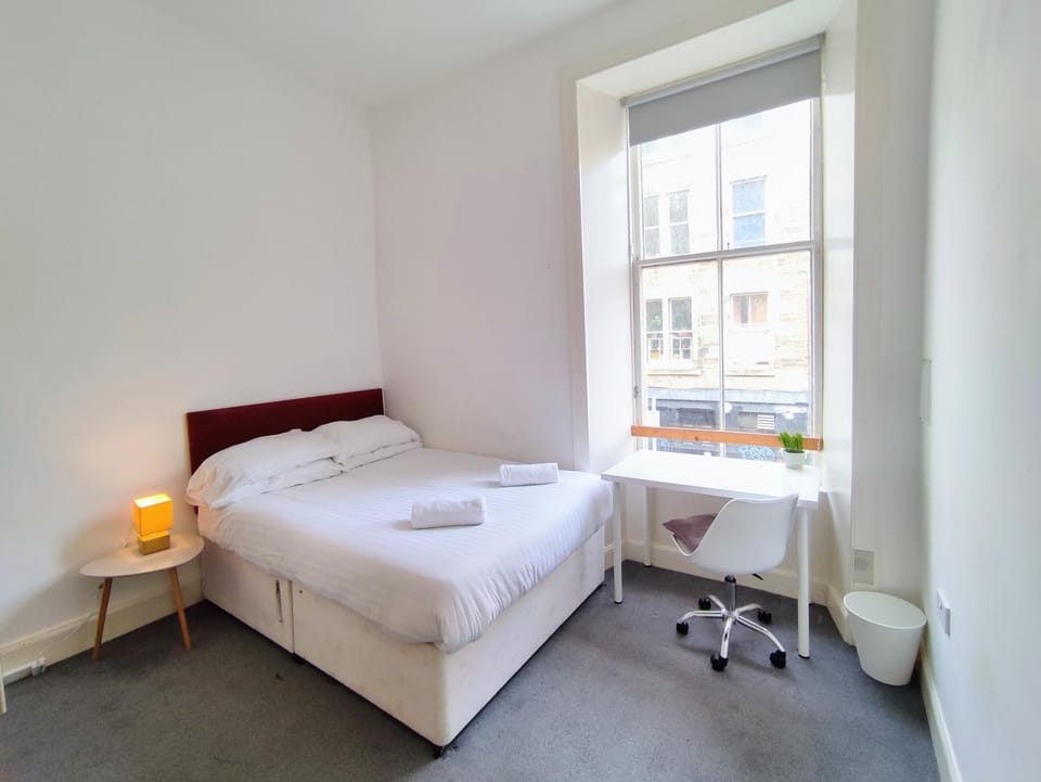 Magic of Meadows 4 Bedroom Flat Apartment in Edinburgh