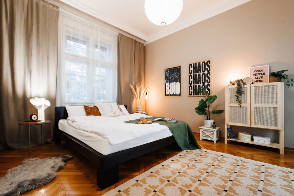 Bed, Bedroom, internet, air conditioner
