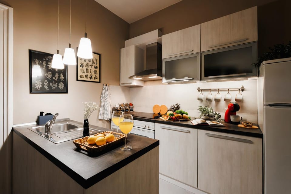 Coffee/tea facilities, dishwasher, oven, stove, kitchen