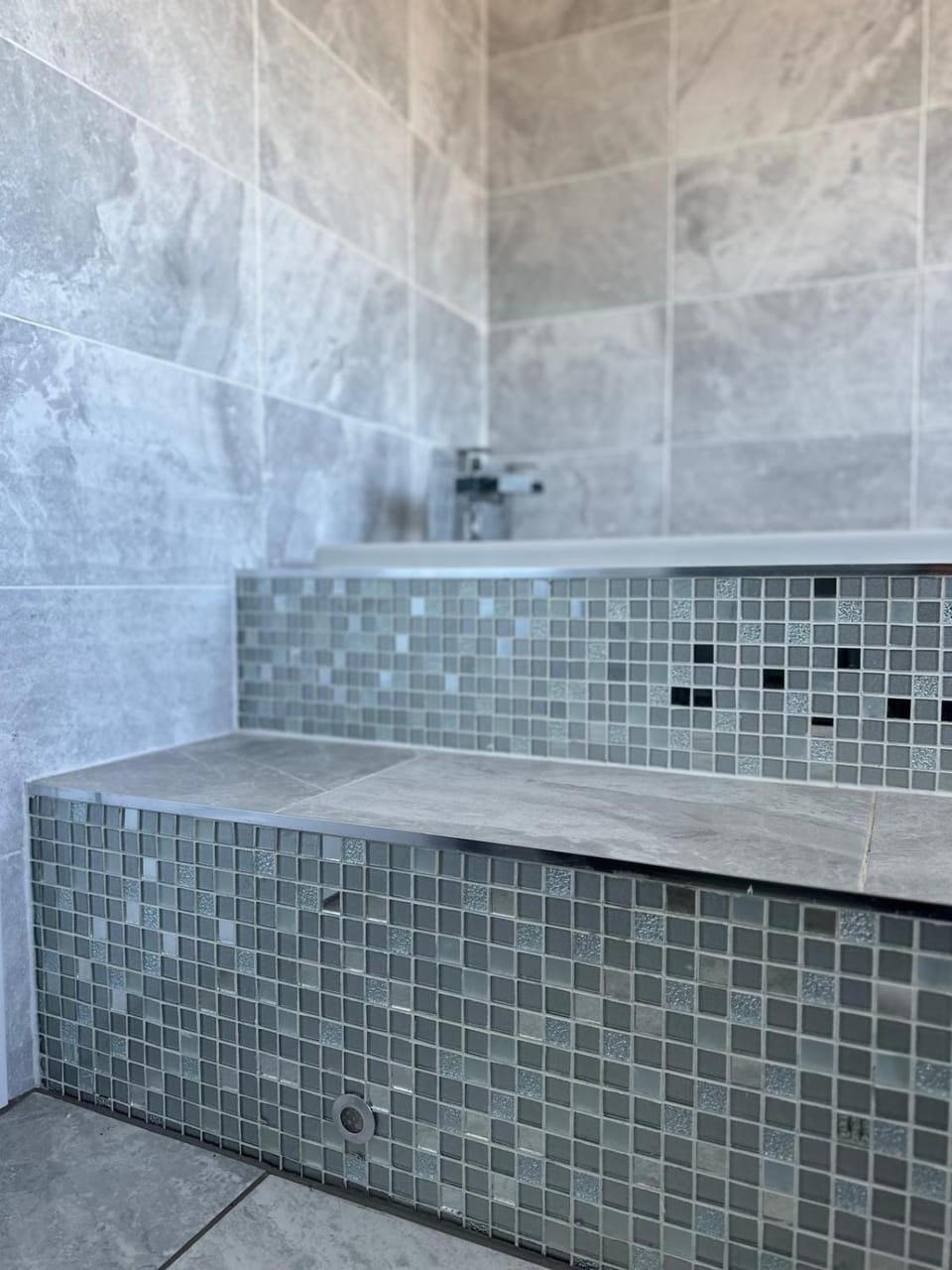 Luxury Lodge Escapes Unwind With Hot Tub Campground/ 
RV Resort in Southampton
