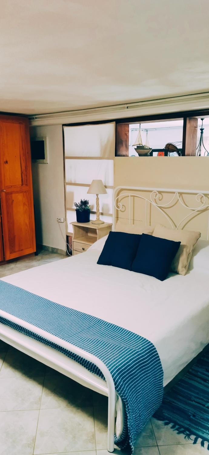 Falcon view B&B Apartment in Sporades, Greece