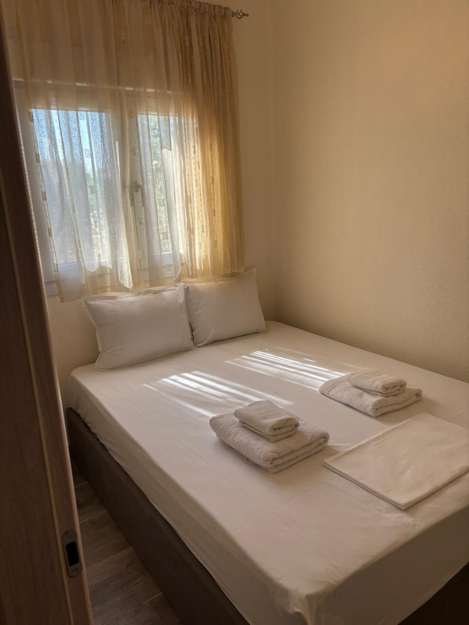 Bed, Photo of the whole room, Bedroom, towels