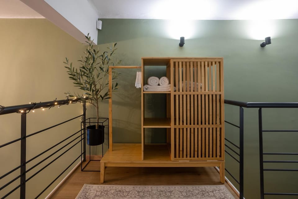 100Mbps Smart TV AC Self Check-In Full Kitchen Apartment in Thessaloniki