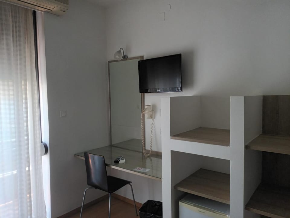 TV and multimedia, Photo of the whole room, wardrobe