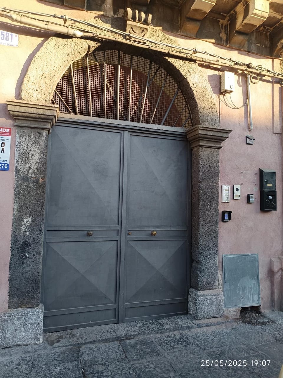 Facade/entrance