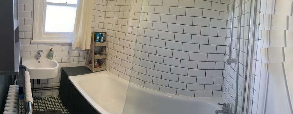 Lovely Large Bedroom, king-size bed in SE5 Vacation rental in London Borough of Southwark