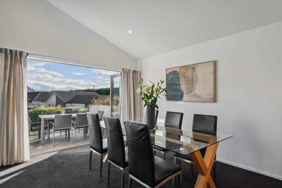 Treble Cone Views - 2 Bedroom Apartment in Wanaka